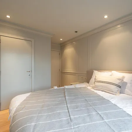 1e Verdiep Op De Zeedijk In Met 3 Slaapkamers Voor Max 7 Pers Apartment *