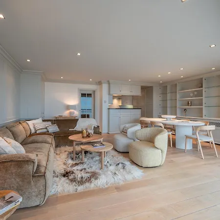 Apartment 1e Verdiep Op De Zeedijk In Met 3 Slaapkamers Voor Max 7 Pers *