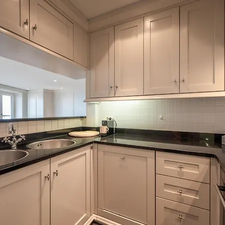 Apartment 1e Verdiep Op De Zeedijk In Met 3 Slaapkamers Voor Max 7 Pers Knokke-Heist