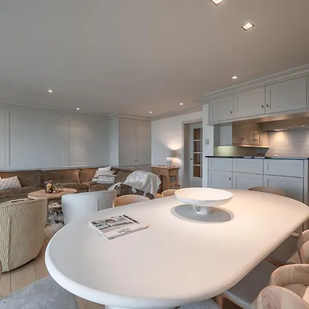1e Verdiep Op De Zeedijk In Met 3 Slaapkamers Voor Max 7 Pers