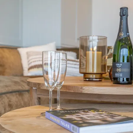 Apartment 1e Verdiep Op De Zeedijk In Met 3 Slaapkamers Voor Max 7 Pers