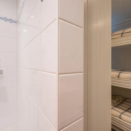 1e Verdiep Op De Zeedijk In Met 3 Slaapkamers Voor Max 7 Pers Knokke-Heist