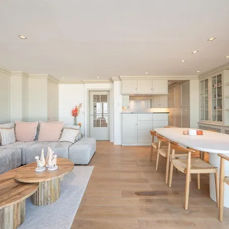 Apartment 1e Verdiep Op De Zeedijk In Met 3 Slaapkamers Voor Max 7 Pers Knokke-Heist