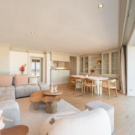 1e Verdiep Op De Zeedijk In Met 3 Slaapkamers Voor Max 7 Pers Apartment