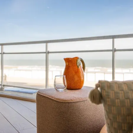 Apartment 1e Verdiep Op De Zeedijk In Met 3 Slaapkamers Voor Max 7 Pers Knokke-Heist