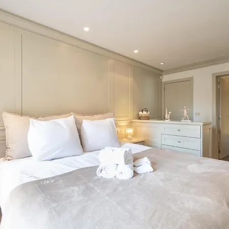 Apartment 1e Verdiep Op De Zeedijk In Met 3 Slaapkamers Voor Max 7 Pers Knokke-Heist