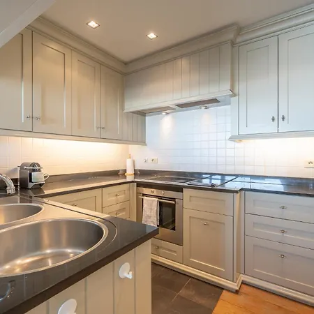 1e Verdiep Op De Zeedijk In Met 3 Slaapkamers Voor Max 7 Pers Knokke-Heist