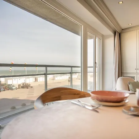 1e Verdiep Op De Zeedijk In Met 3 Slaapkamers Voor Max 7 Pers