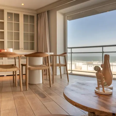 1e Verdiep Op De Zeedijk In Met 3 Slaapkamers Voor Max 7 Pers * Knokke-Heist