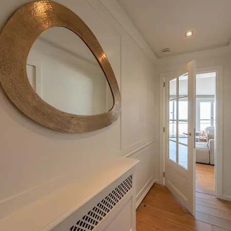 1e Verdiep Op De Zeedijk In Met 3 Slaapkamers Voor Max 7 Pers