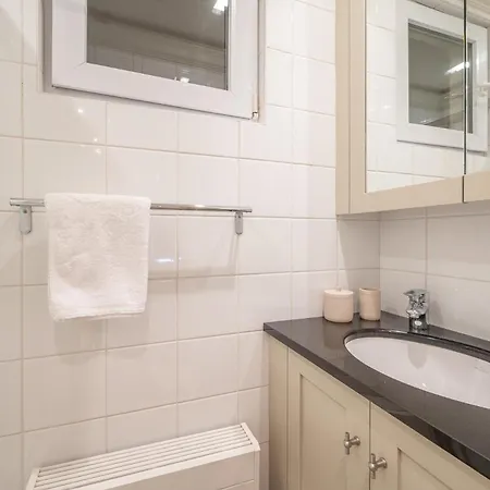 1e Verdiep Op De Zeedijk In Met 3 Slaapkamers Voor Max 7 Pers Knokke-Heist